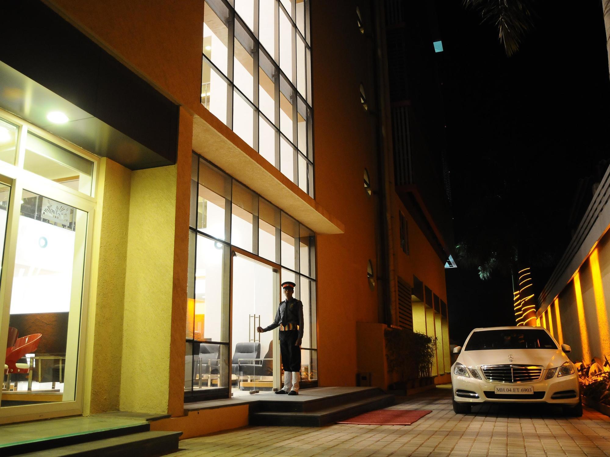 Hi 5 Hotel & Experience Nashik Exterior photo