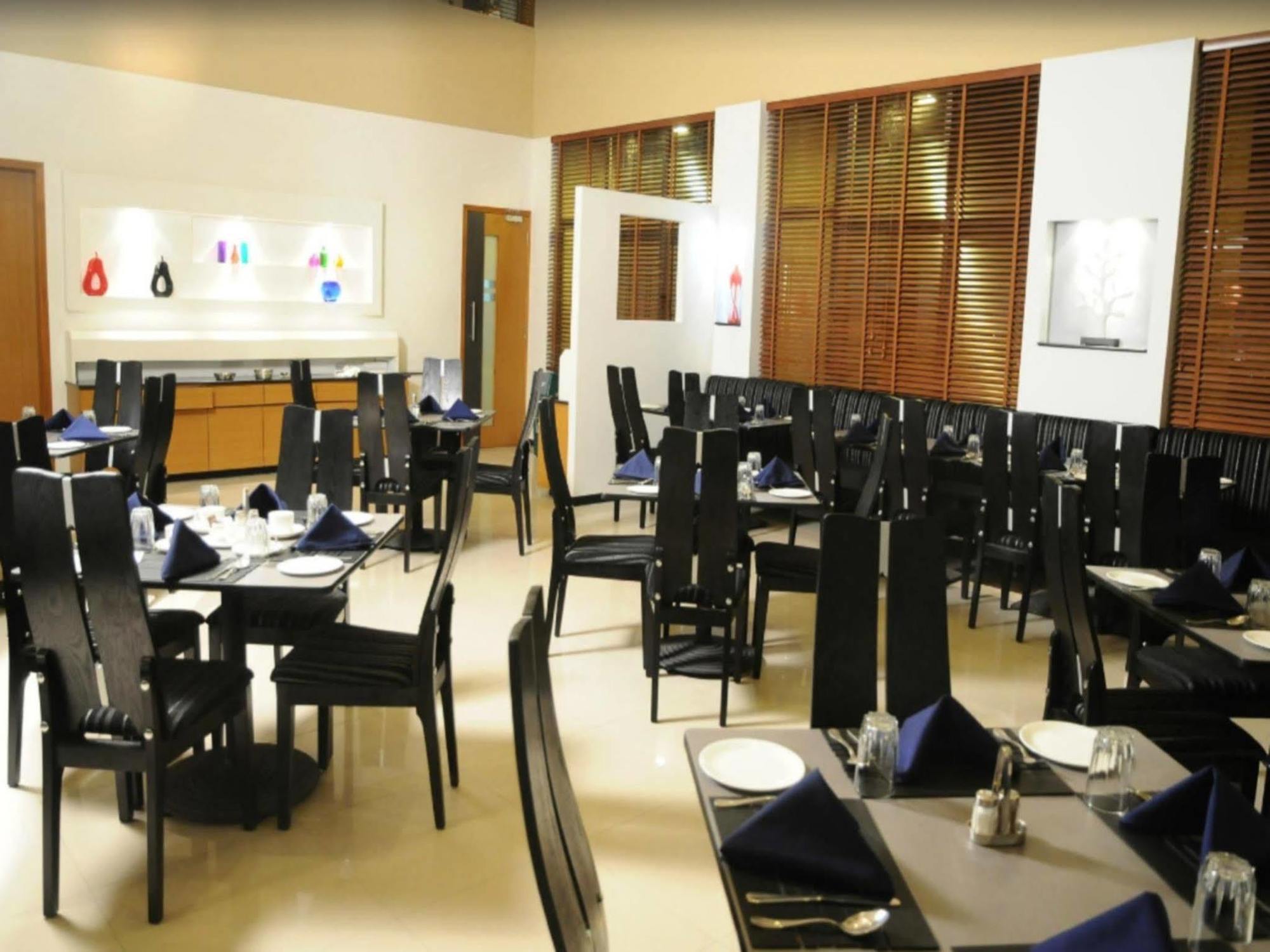 Hi 5 Hotel & Experience Nashik Exterior photo