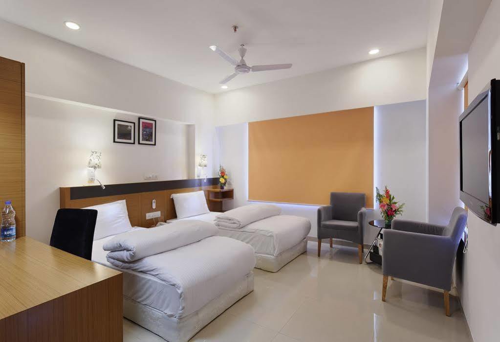 Hi 5 Hotel & Experience Nashik Exterior photo