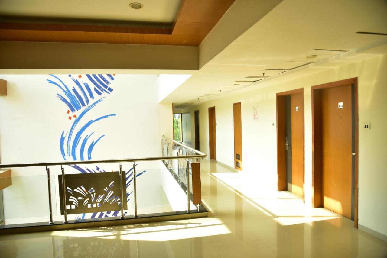 Hi 5 Hotel & Experience Nashik Exterior photo