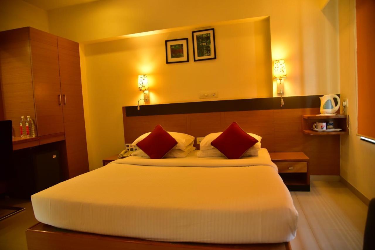 Hi 5 Hotel & Experience Nashik Exterior photo