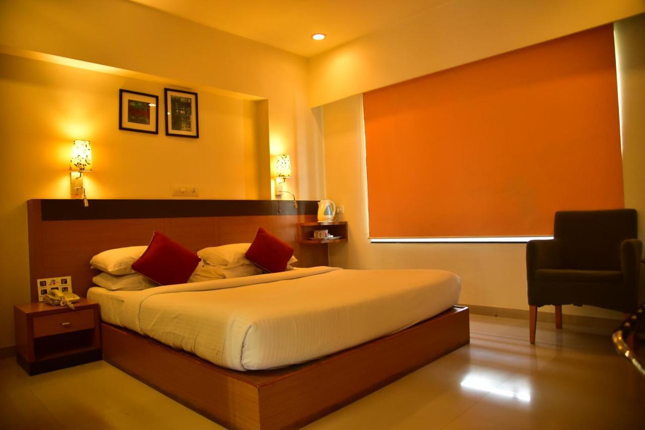 Hi 5 Hotel & Experience Nashik Exterior photo