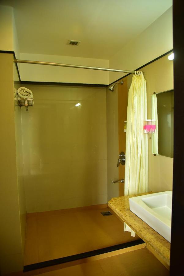 Hi 5 Hotel & Experience Nashik Exterior photo