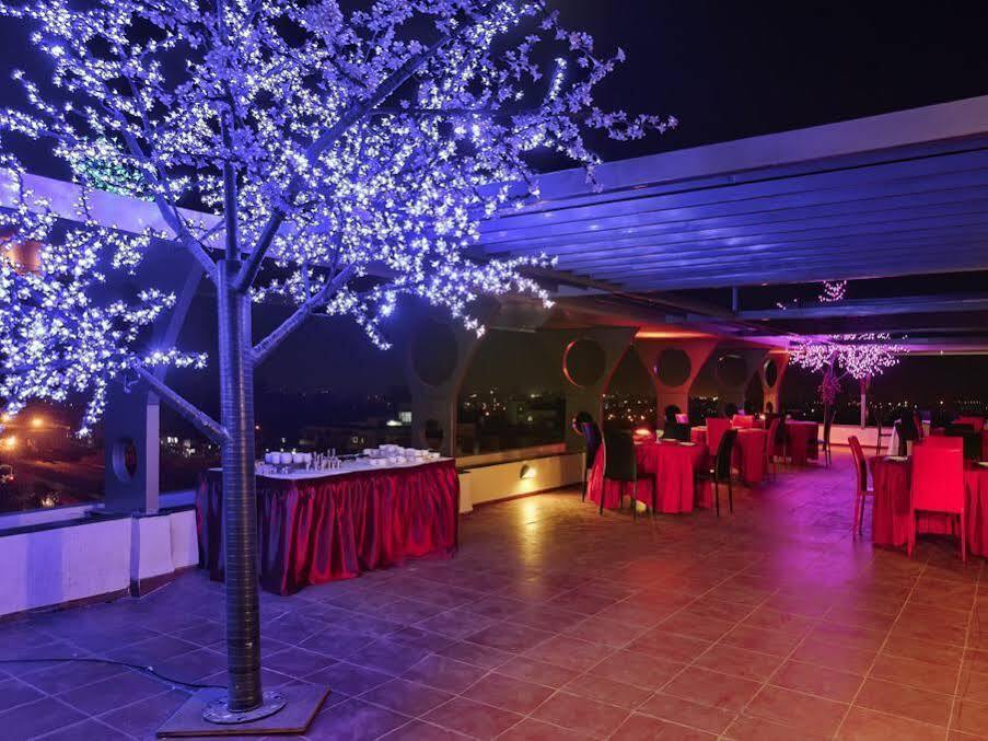 Hi 5 Hotel & Experience Nashik Exterior photo