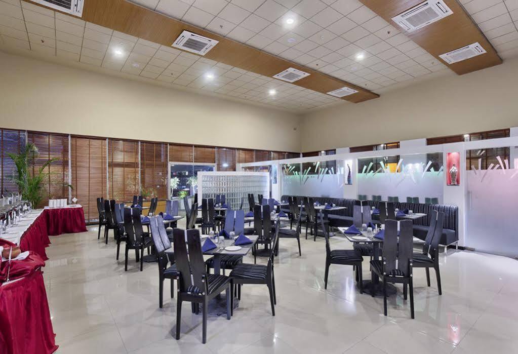 Hi 5 Hotel & Experience Nashik Exterior photo